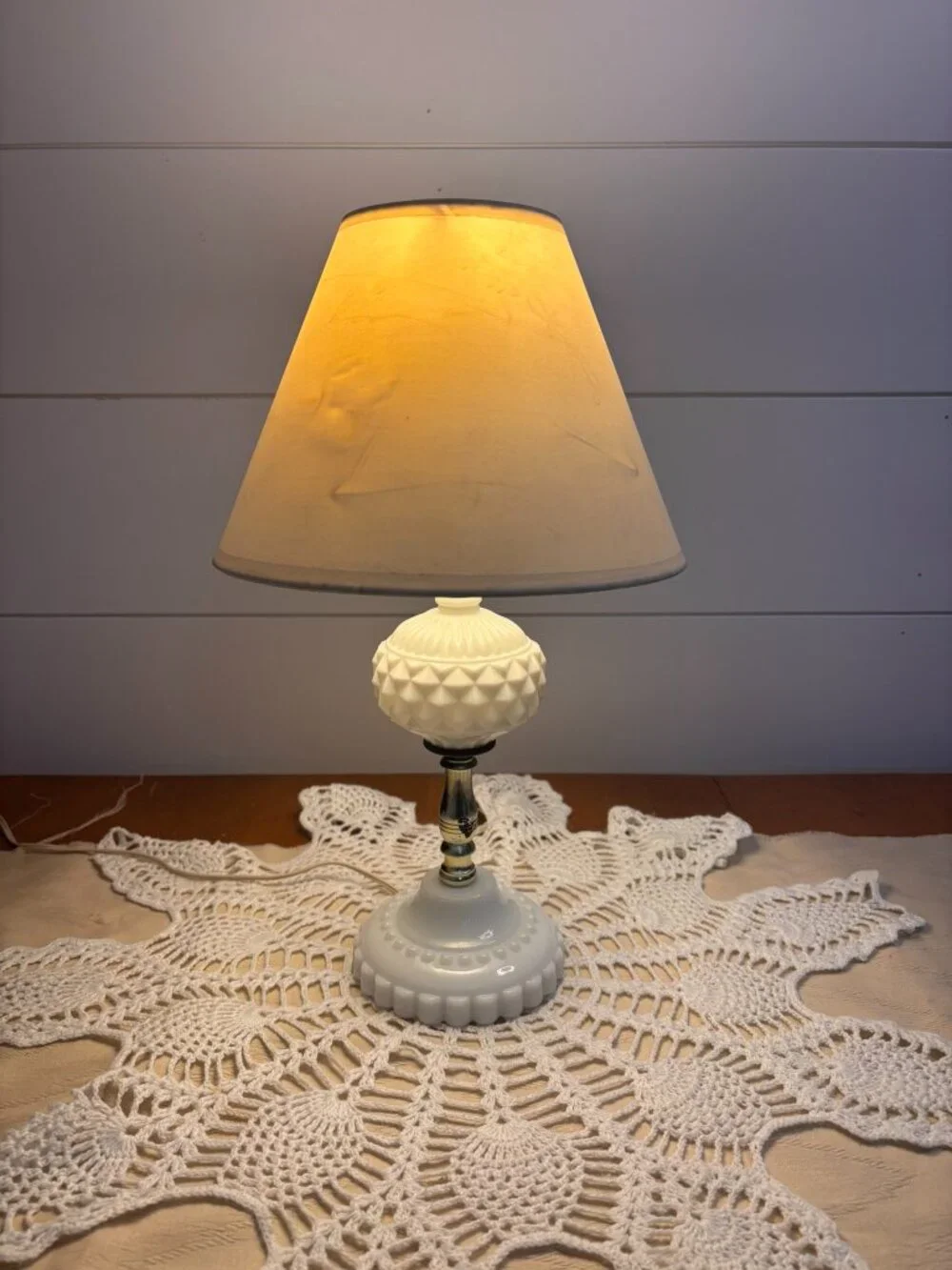 VTG Milk Glass Boudoir Lamp Diamond Point Hobnail Pattern Electric Accent Light